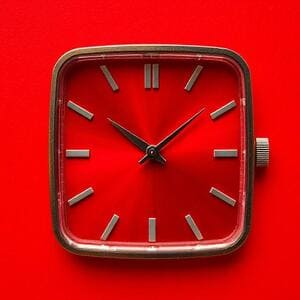 Crimson dial square